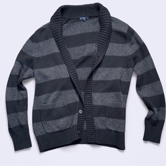GAP Gray Cardigan Sweater Classic Knit - Picture 1 of 4